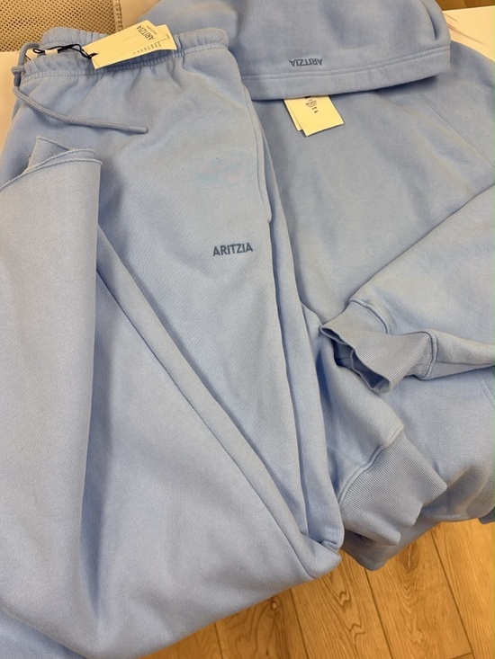 Aritzia Tops - NWT aritzia sweatfleece set